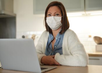 Sfaturi utile. Zece reguli la intrarea în casă care diminuează riscul infectării cu coronavirus